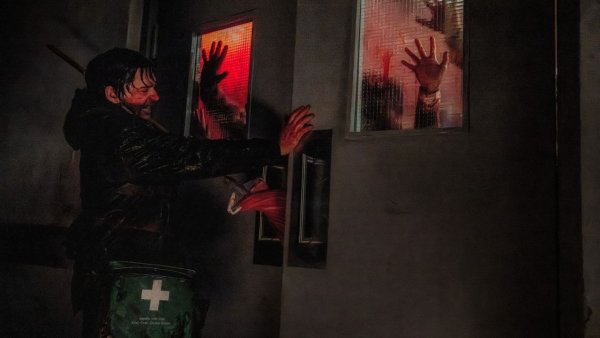 Resident Evil Yönetmeni, Yeni Filmin Oyunların Ruhunu ve Tonunu Nasıl Honorduğunu Açıkladı