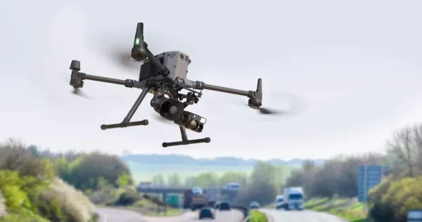 Trump, Drone ve Uçak Parçalarına Yüzde 100 Gümrük Vergisi Uyguladı