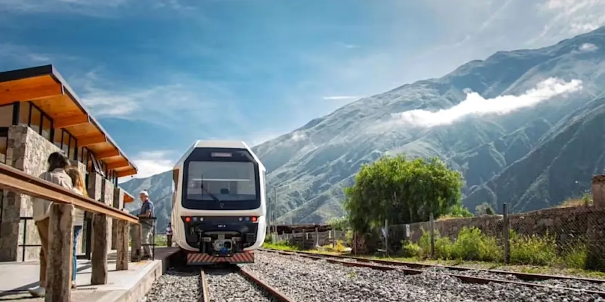 Arjantin'in Güneş Enerjili Treni, Antik Ticaret Yolunda Sıfır Emisyonlu Seyahat Sunuyor