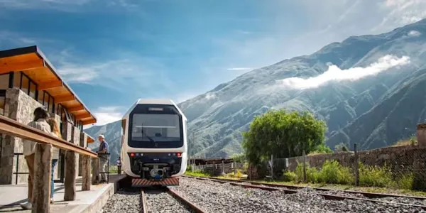 Arjantin'in Güneş Enerjili Treni, Antik Ticaret Yolunda Sıfır Emisyonlu Seyahat Sunuyor