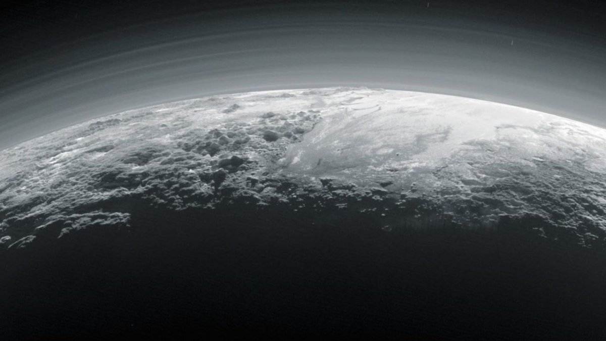 Pluto'nun atmosferi güneşten uzaklaşırken çöküyor