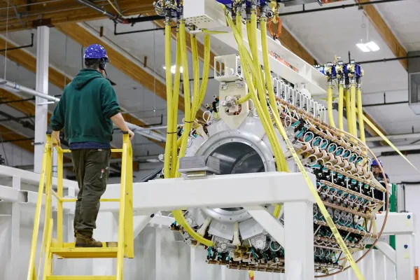 Pacific Fusion'ın Yeni Füzyon Makinesi Ticari Enerji Üretiminde Kritik Bir Eşiği Aşmaya Hazırlanıyor