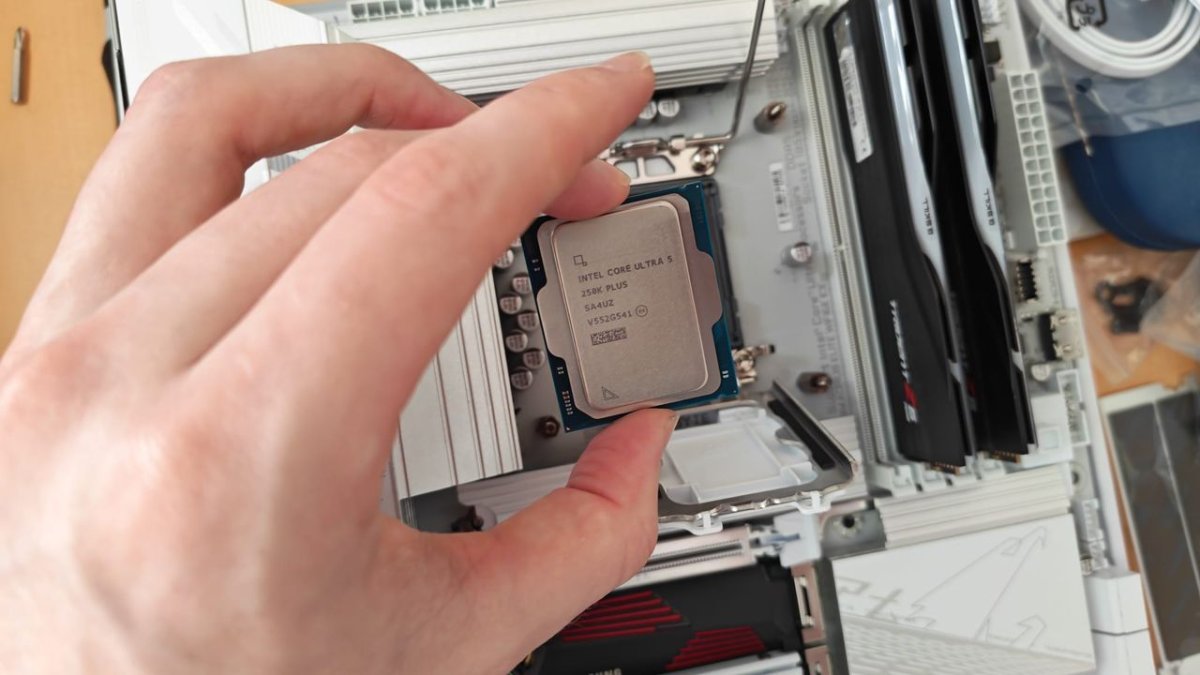 Intel Core Ultra 5 250K Plus İnceleme: 4,5 Yıldız ve Ücretsiz AIO Soğutucu ile Geliyor