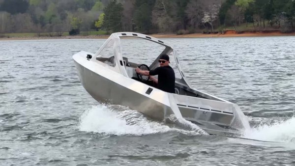 Tesla Elektrikli Jet Bot Üretmedi, Bir YouTuber da Kendi Hayalindeki Botu Sıfırdan Yaptı