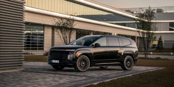 Hyundai, IONIQ 9'un En Üst Düzey Donanımı Calligraphy Black Ink'i İngiltere ve Avrupa'da Satışa Sundu