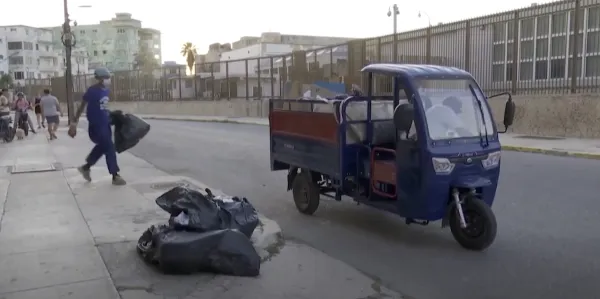 Küba'da Güneş Enerjisiyle Çalışan Çöp Kamyonları Hayat Kurtarıyor