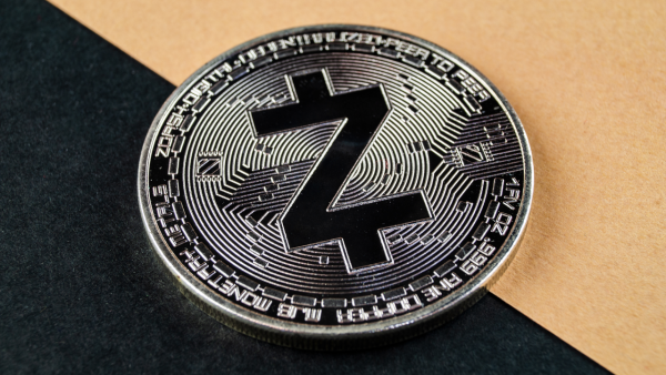 Zcash 1.400 doların üzerinde kapandı, coin sahipleri Bitcoin tarzı halvingleri korumayı oyladı