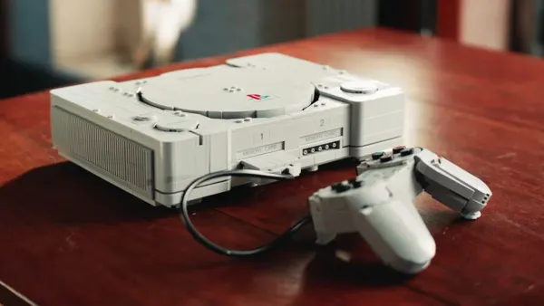 Sony, Devasa Disk Sürücülü Yeni PlayStation Lego Setini Resmen Tanıttı