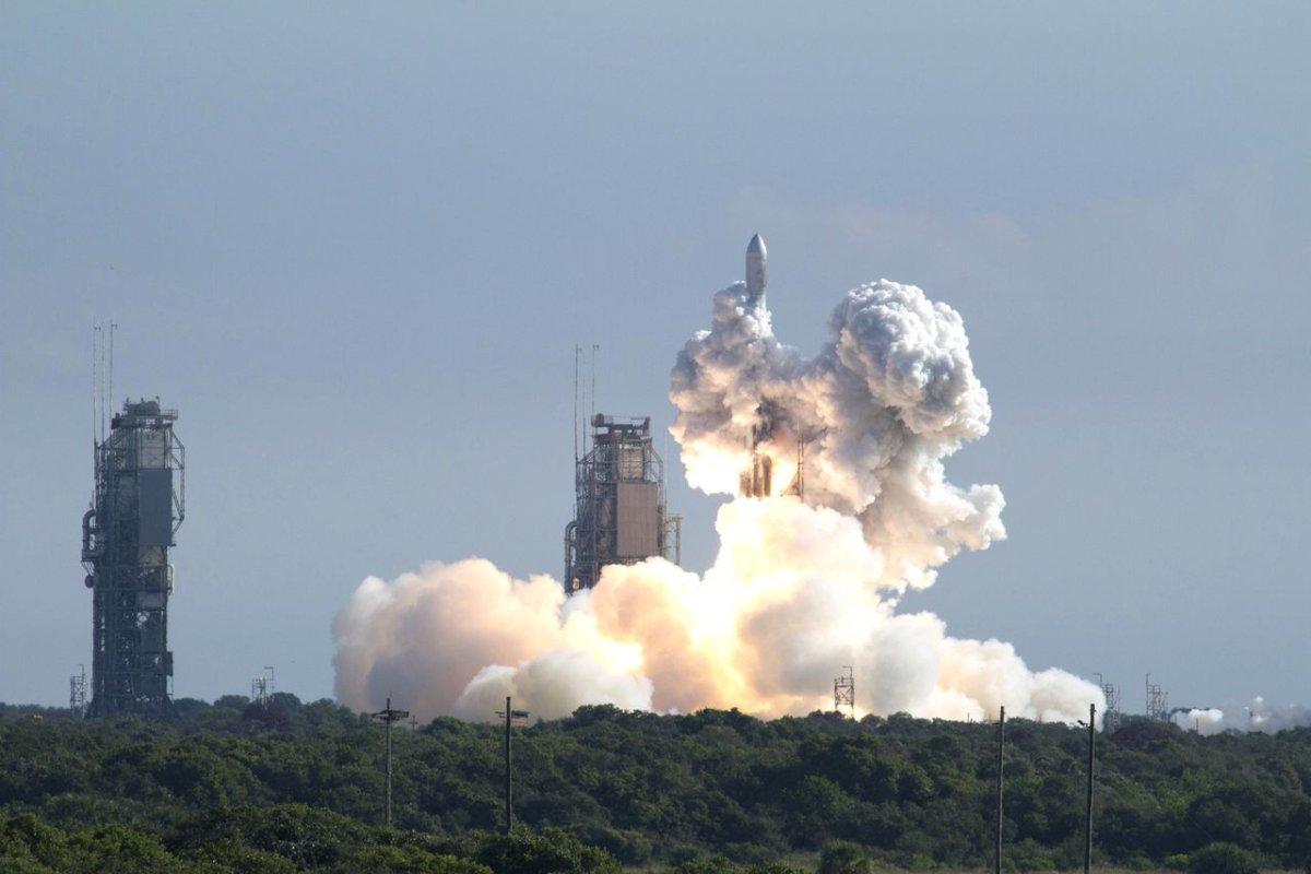 Bu günde uzayda! 10 Eylül 2011: NASA, pürüzlü ay yerçekimini haritalamak için GRAIL sondalarını aya fırlattı