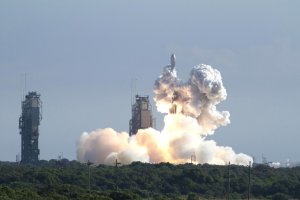 Bu günde uzayda! 10 Eylül 2011: NASA, pürüzlü ay yerçekimini haritalamak için GRAIL sondalarını aya fırlattı