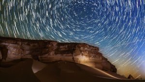 Perseid meteorları Mısır'ın Batı Çölü'nde büyüleyici yıldız izleriyle buluştu