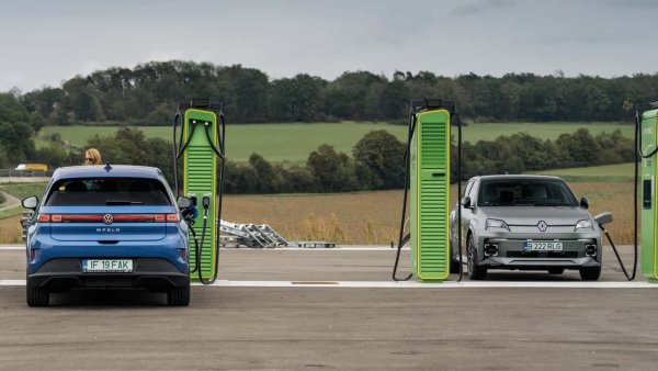 Aynı batarya boyutu, farklı menzil: VW ID. Polo Renault 5'le karşı karşıya