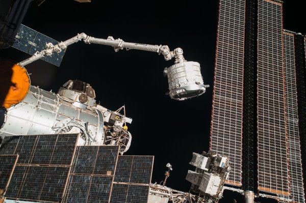 NASA uzay istasyonunun büyük robotik kolunu şimdilik hareket ettiremiyor