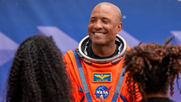 ‘If I wanted to go to space, I would have stayed at NASA’: Artemis II astronotu Victor Glover’ın ay görevi sonrası sırada ne var