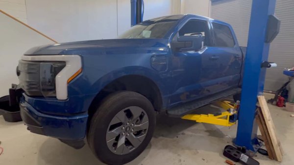 Ford F-150 Lightning'de bataryayı değiştirdi. İş ne kadar zordu