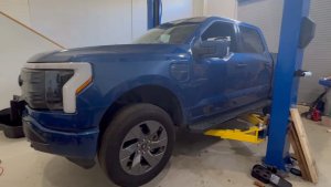 Ford F-150 Lightning'de bataryayı değiştirdi. İş ne kadar zordu