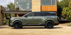 Lexus'un elektrikli üç sıra SUV'u ilk kez halka açık görüntülendi