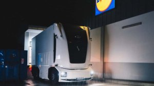 Lidl kabinsiz kamyonla mal taşımaya başladı