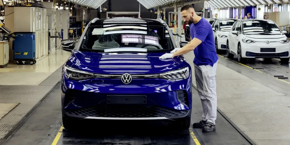 Volkswagen 100 Bin Kişiyi İşten Çıkaracak ve 4 Fabrikada Elektrikli Araç Üretimini Durdurabilir