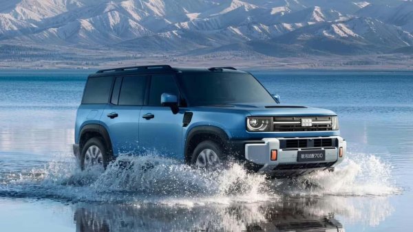 Bu Çinli SUV su üzerinde sürmek için dahili pervanelere sahip