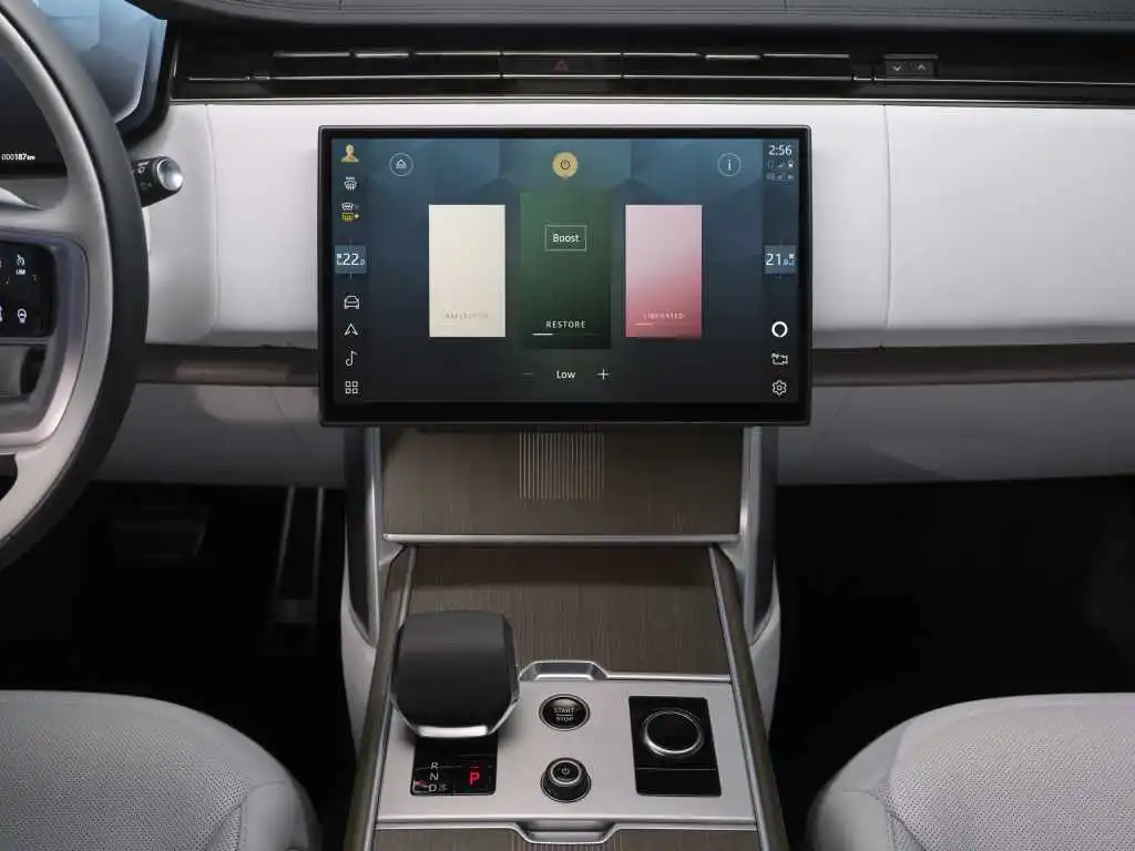Range-Rover-Electric-infotainment
