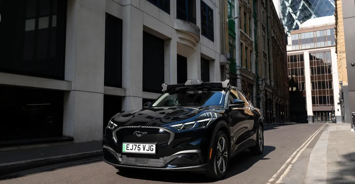 Uber, Londra'da İlk Otonom Taksi Hizmetini Başlatarak Waymo'yu Geride Bıraktı