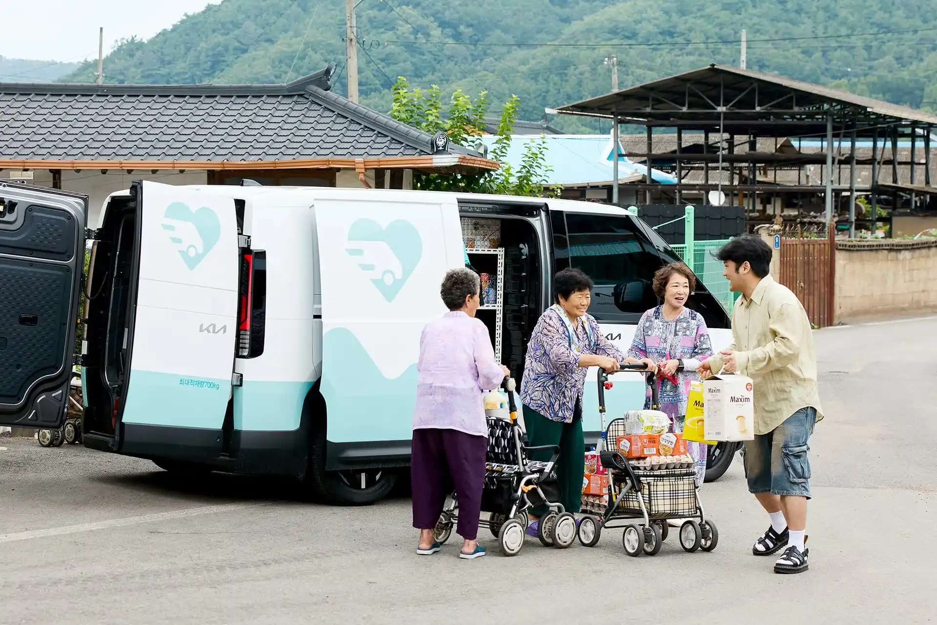Kia-PV5-free-food-delivery