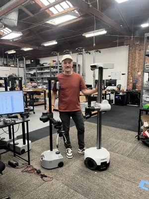 TechCrunch Disrupt 2026'da Aaron Edsinger sahnede Hello Robot'un Stretch 4'ünü canlandırıyor