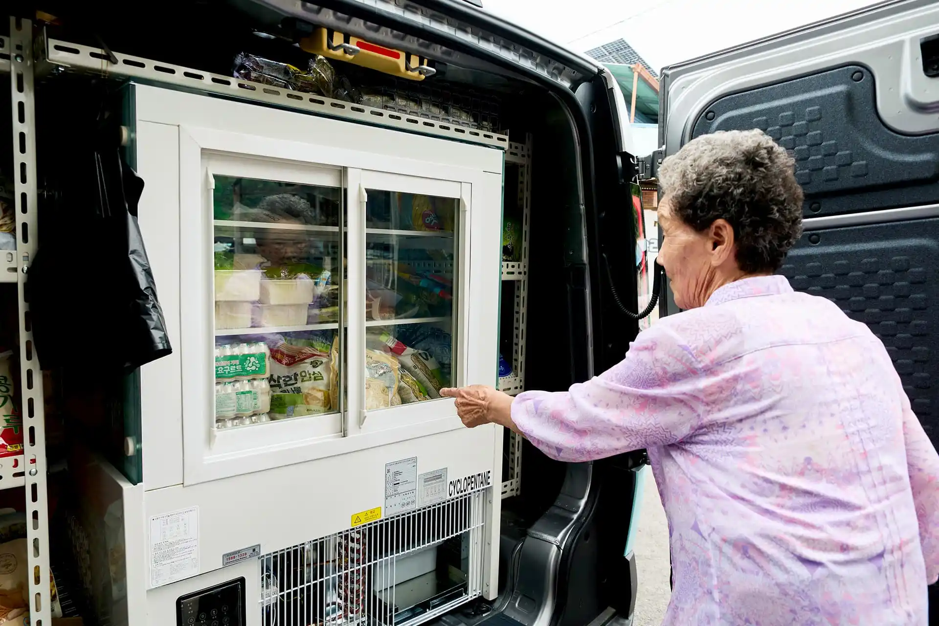 Kia-PV5-free-food-delivery