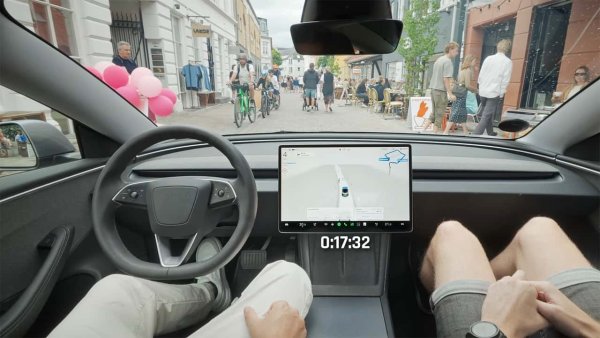 Tesla FSD, Danimarka'nın En Dar ve Zorlu Sokaklarında Sürüş Yeteneğini Gösterdi
