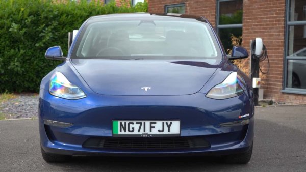 Bu Tesla Model 3 sadece küçük bir parça arızasıyla 250 bin mil yaptı