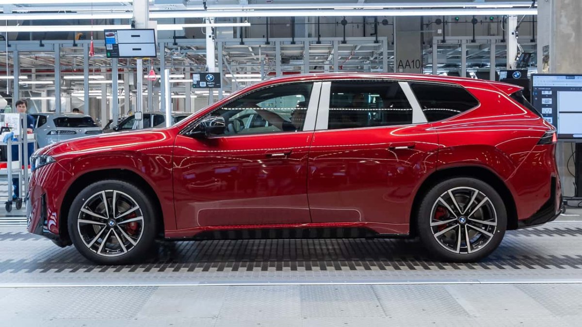BMW'nin yeni iX3 fabrikası dur durak bilmiyor, siparişler 100 bin barajını aştı