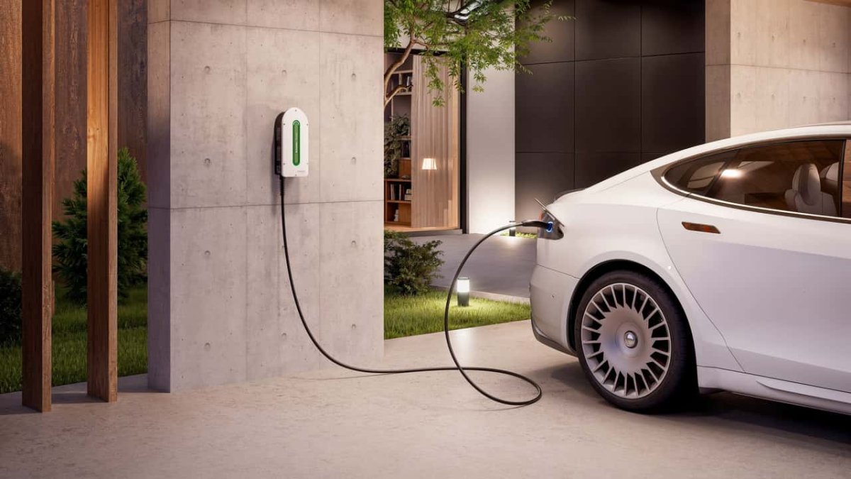 Schneider'ın Yeni Araç Şarj Cihazı, Tesla'ya Fiyat ve Dahili Özellikleriyle Meydan Okuyor
