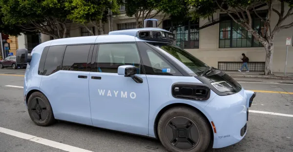 Waymo Singapur'da 2028'de robotaksi hizmeti başlatacak