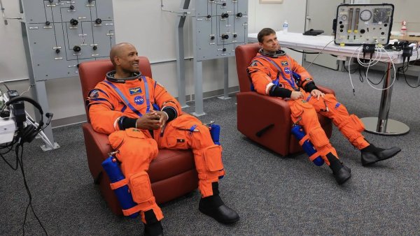 Ay'dan sonra ne geliyor? Artemis II komutanı ve pilotu NASA'da 'emeritus' statüsüne geçiyor