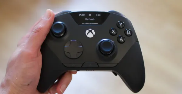 SteelSeries'ın profesyonel kablosuz Xbox kumandası epey pahalı