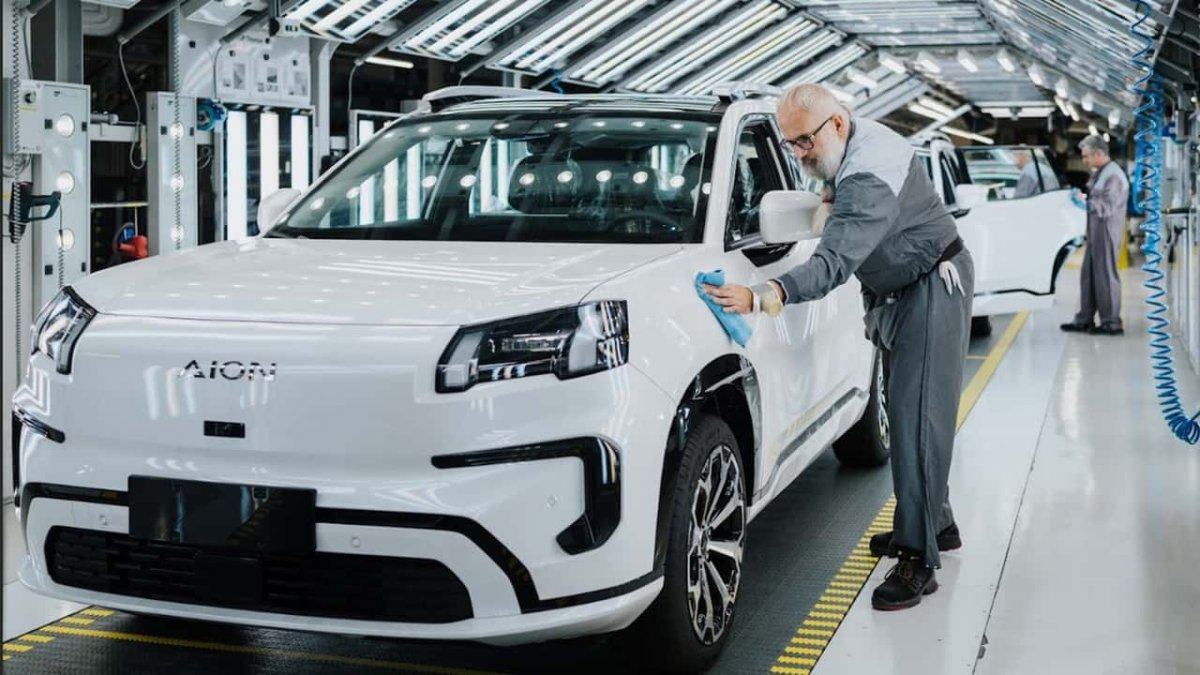 Başkan Trump Çinli elektrikli araçlara açık olduğunu söyledi ancak sadece burada üretilirlerse