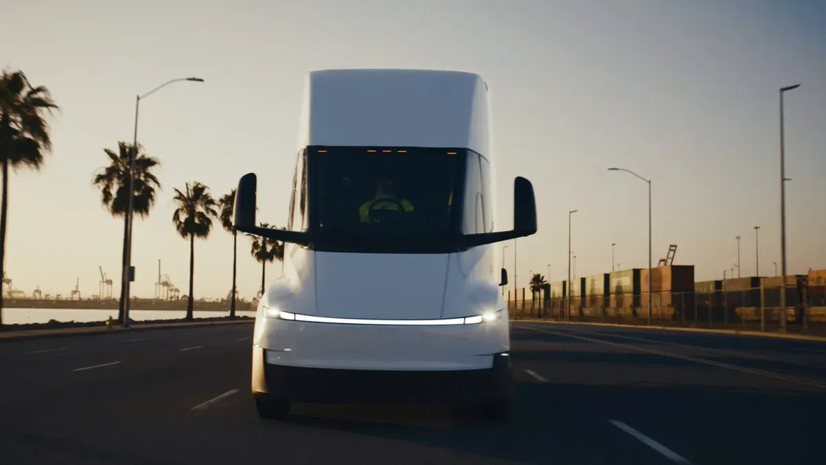 Tesla Semi nihayet seri üretime girdi, 7 yıl gecikmeli