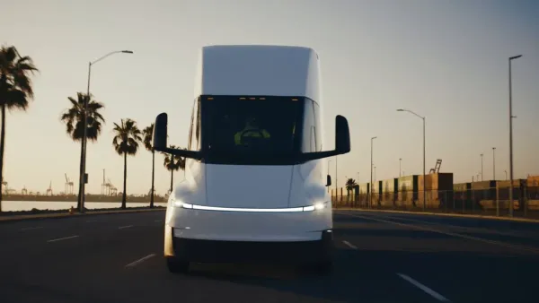 Tesla Semi nihayet seri üretime girdi, 7 yıl gecikmeli