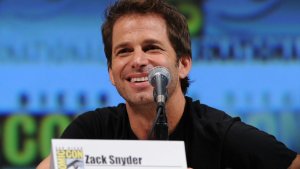 Zack Snyder, süper kahraman filmlerinden bıkkın izleyiciler için Dark Knight Returns uyarlaması için şimdi mükemmel zaman olduğunu söylüyor
