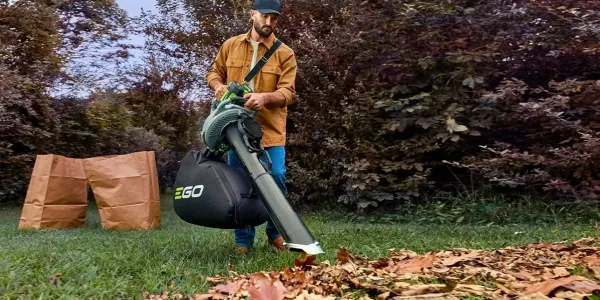Ekipman vurgusu: EGO POWER+ yaprak vakumu ve öğütücü