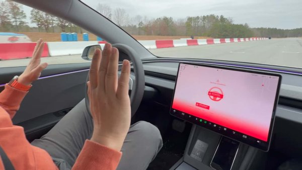 Milletvekili Tesla Sürücülerinin Direksiyon Başında Uyumasına Tepki Gösterdi: Federal Eylem Çağrısı