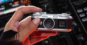 Fujifilm’in Instax Pal 2’si hayal kırıklığı yaratmayabilecek minik bir dijital kamera