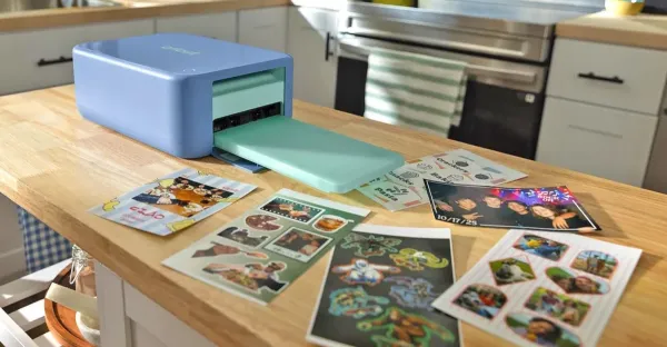 Cricut'un yeni kompakt cihazı çıkartma basıyor, kesiyor ve lamine ediyor