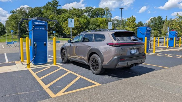 Walmart'ta İlk Elektrikli Araç Şarj Deneyimim Tam Bir Felaketti