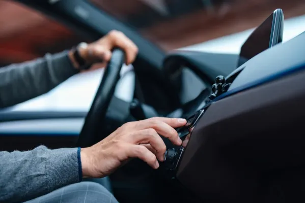 ABD otomotiv üreticileri yakında ücretsiz AM radyo dahil etmeye zorlanabilir