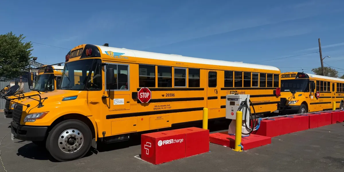 New York'un en yeni elektrikli okul otobüsleri para tasarrufu sağlayan bir farkla geliyor