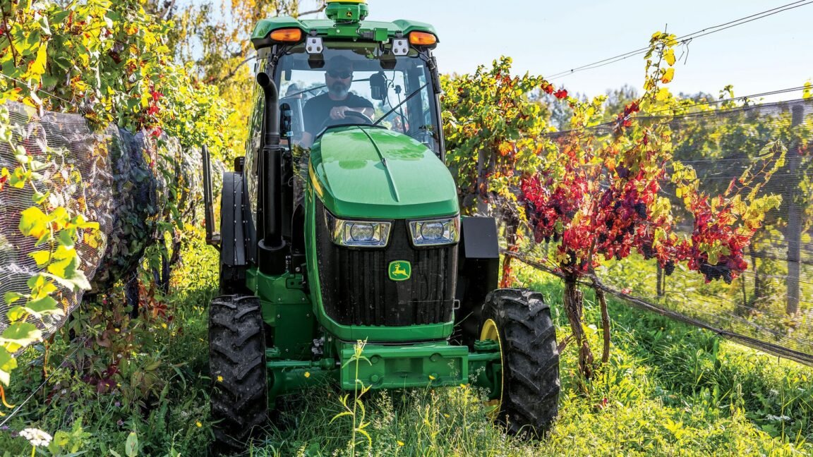 John Deere'in kendi kendine onarım servisiyle traktörü tamir ettim. Çiftçiler ikna olmadı