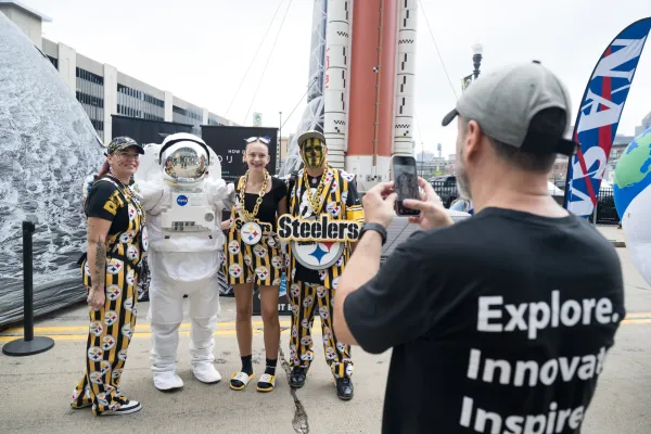 NASA ilham turu'nu Steelers - Falcons maçıyla başlattı