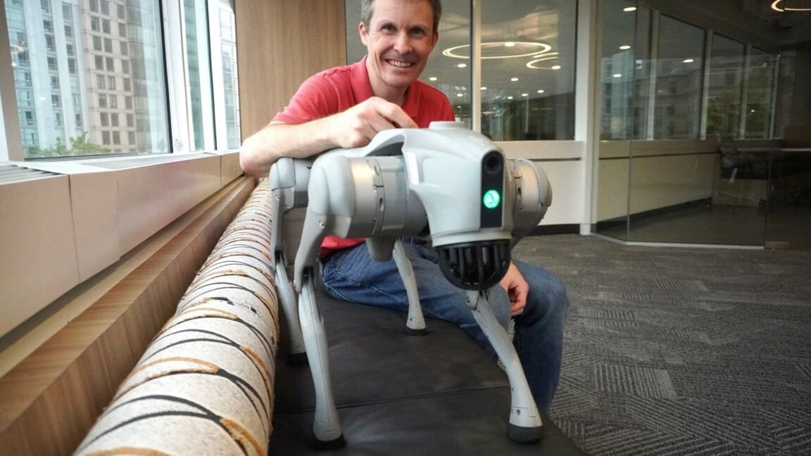 Çin'den 4.000 dolarlık robot köpek aldım